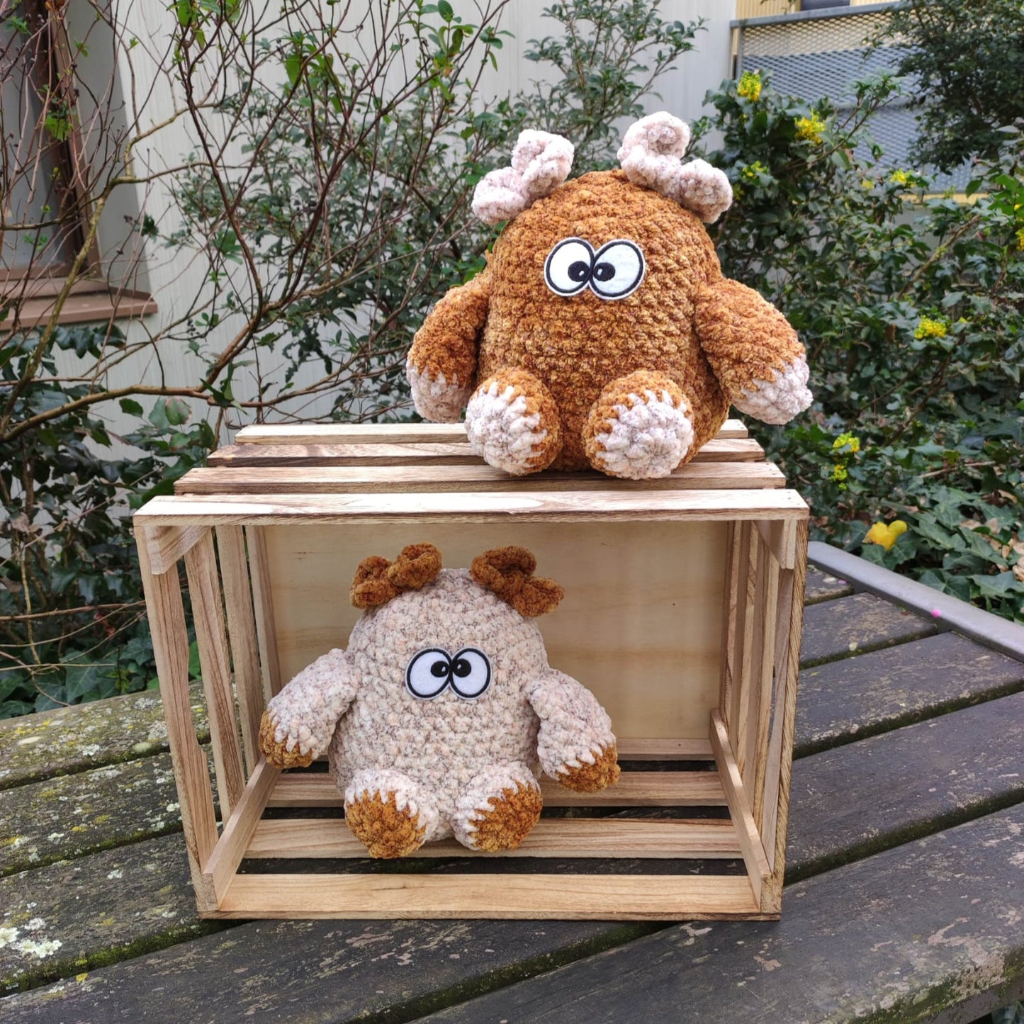 peluches gros monstres jaunes