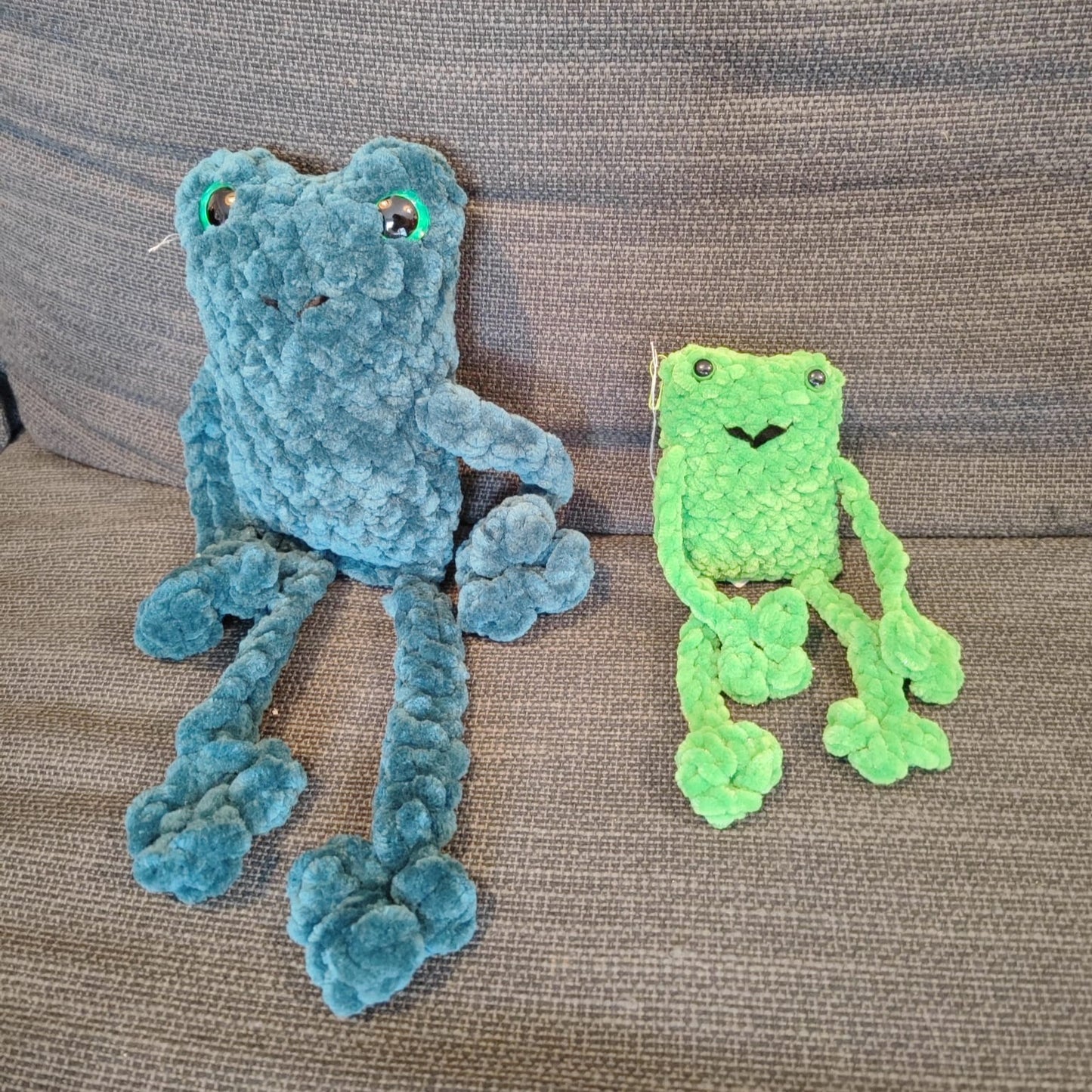 peluches grenouilles vertes