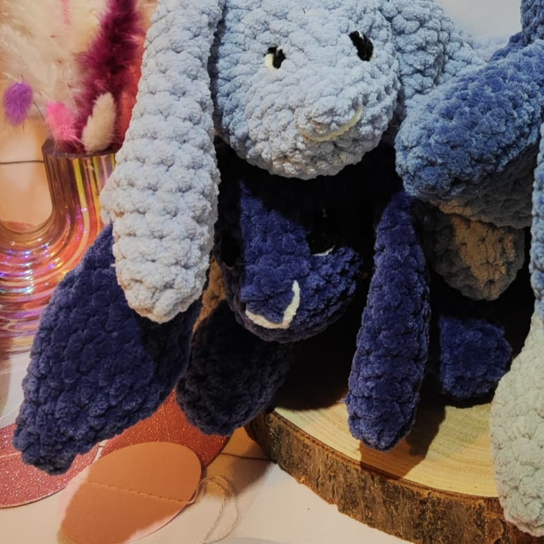 peluche lapin bleu marine