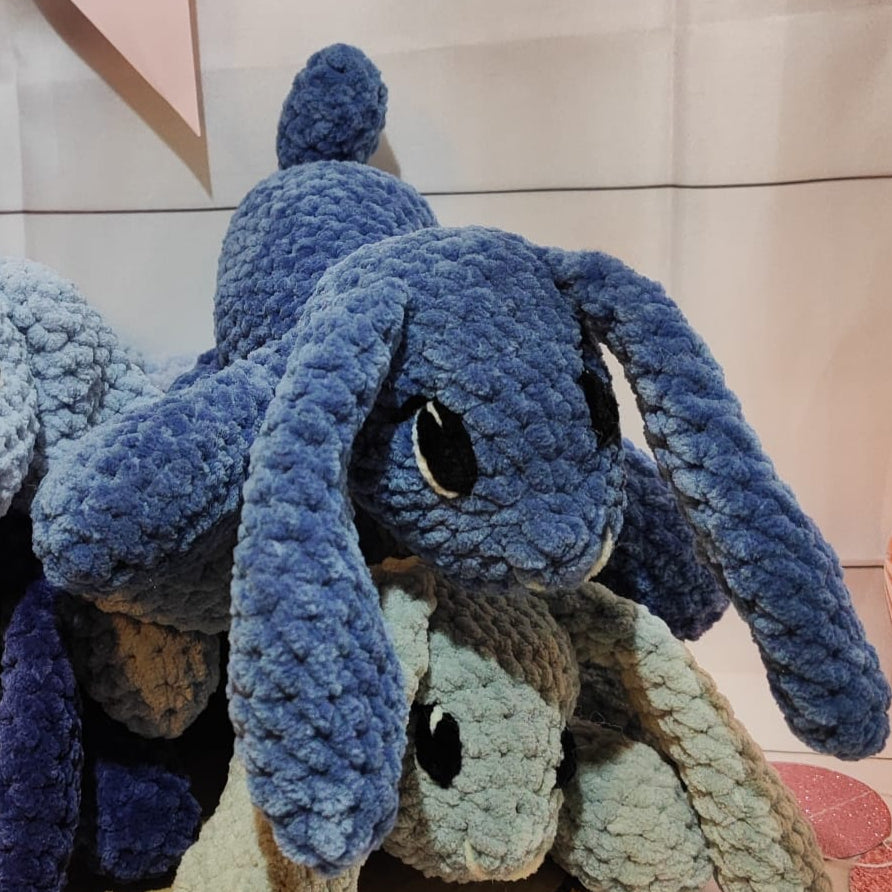 peluche lapin bleu