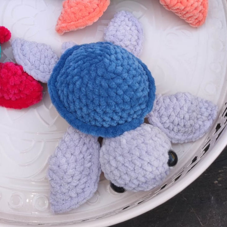 peluche tortue violet bleu