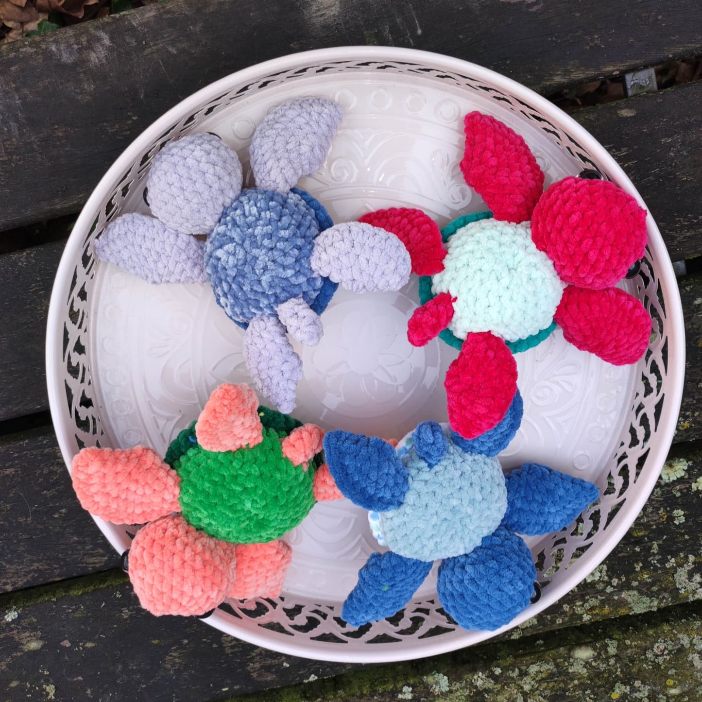 peluches tortues dessous