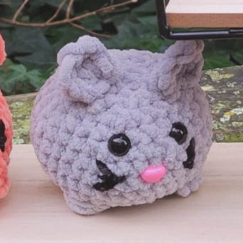 petite peluche chat gris