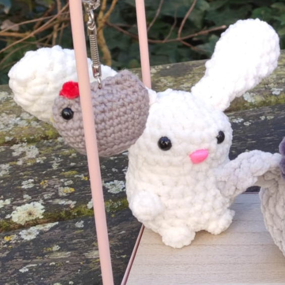 petite peluche lapin blanc