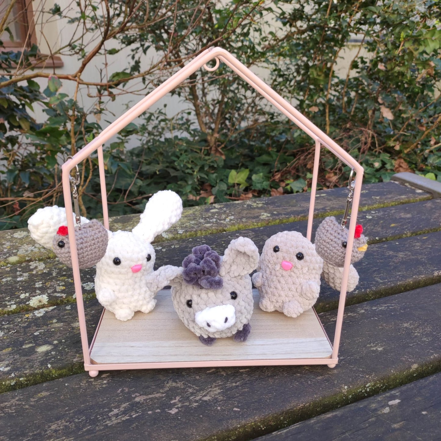 petites peluches lapins âne