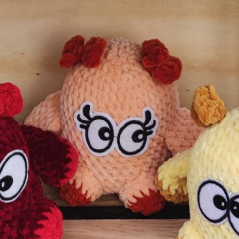 peluche petit monstre orange