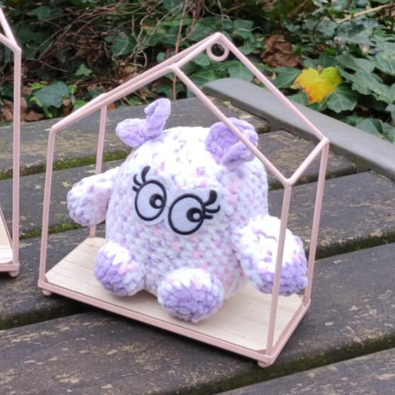 peluche petit monstre mauve/blanc