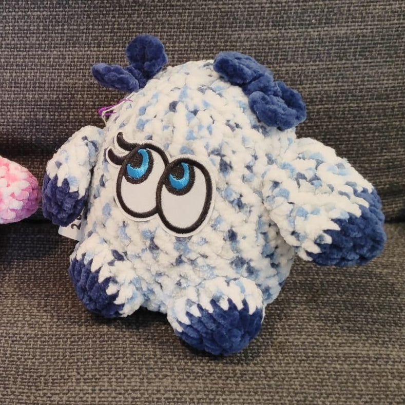 peluche petit monstre bleu/blanc