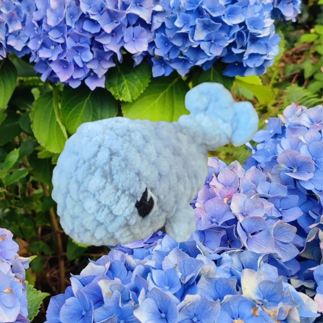 petite peluche baleine bleue