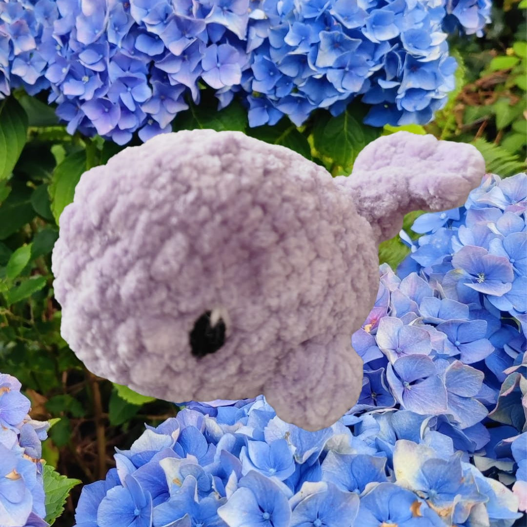 petite peluche baleine violette