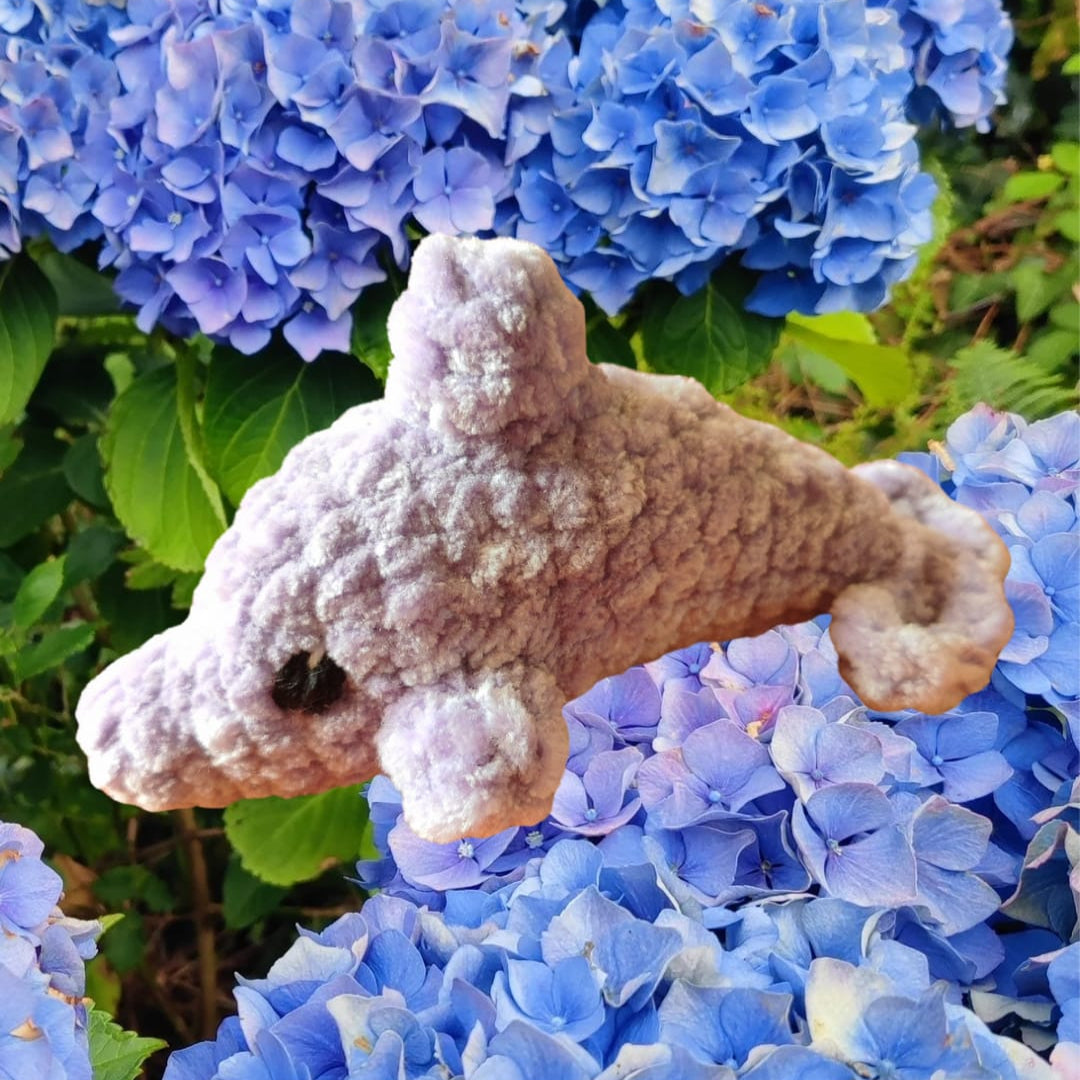 petite peluche dauphin violet