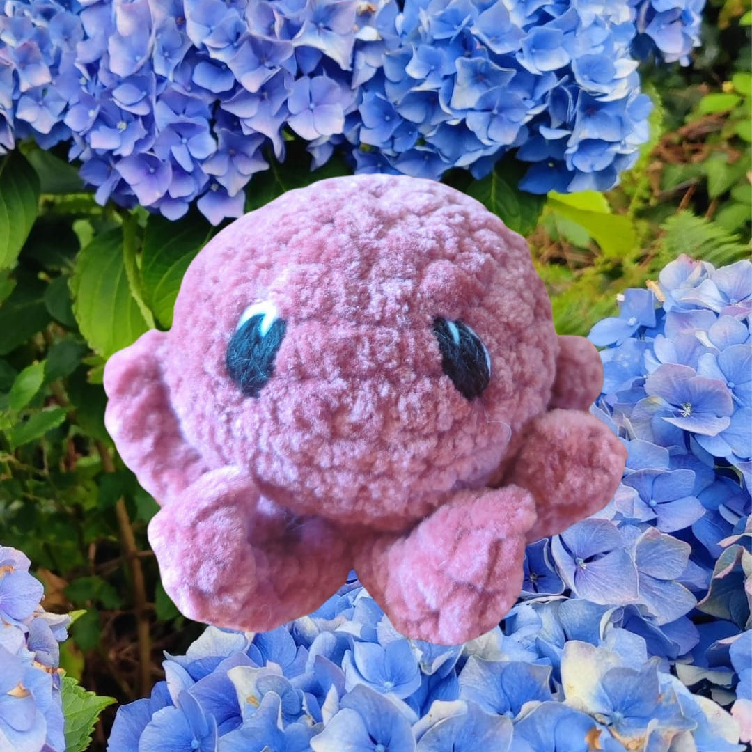 petite peluche rose foncé