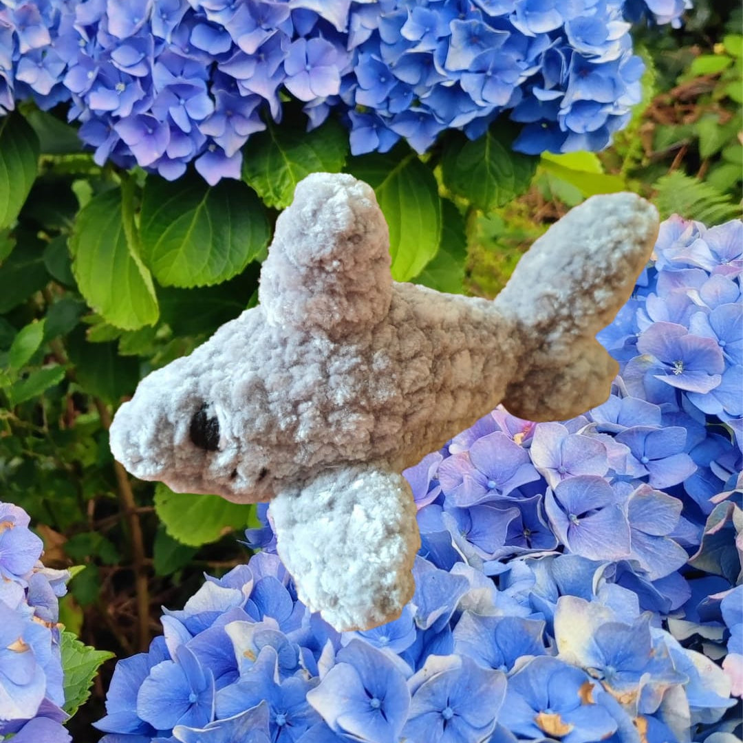 petite peluche requin bleu