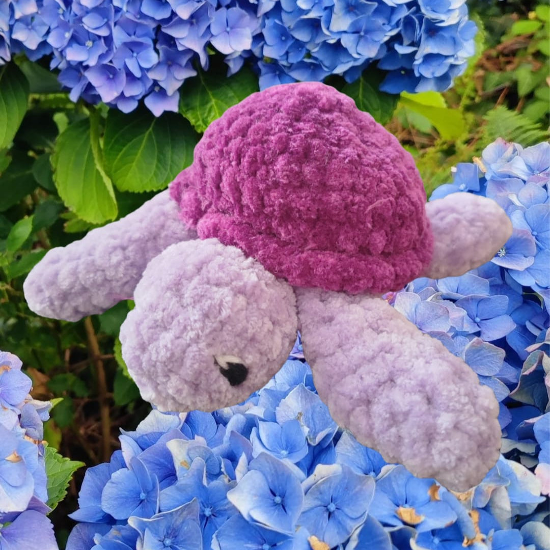 petite peluche tortue violette