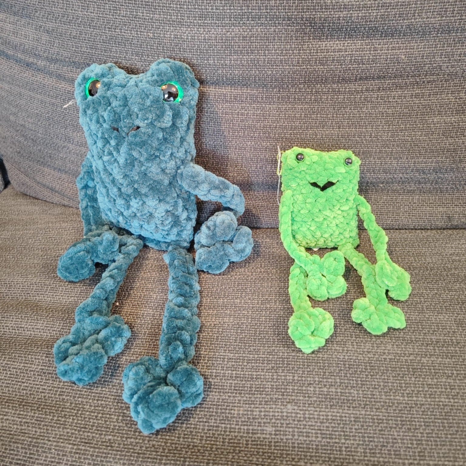 peluches grenouilles vertes