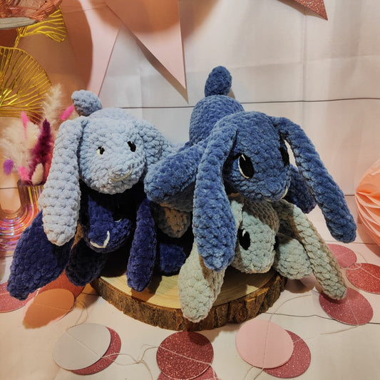 peluches lapins bleus