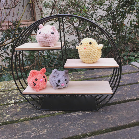 petites peluches chats poussins cochon